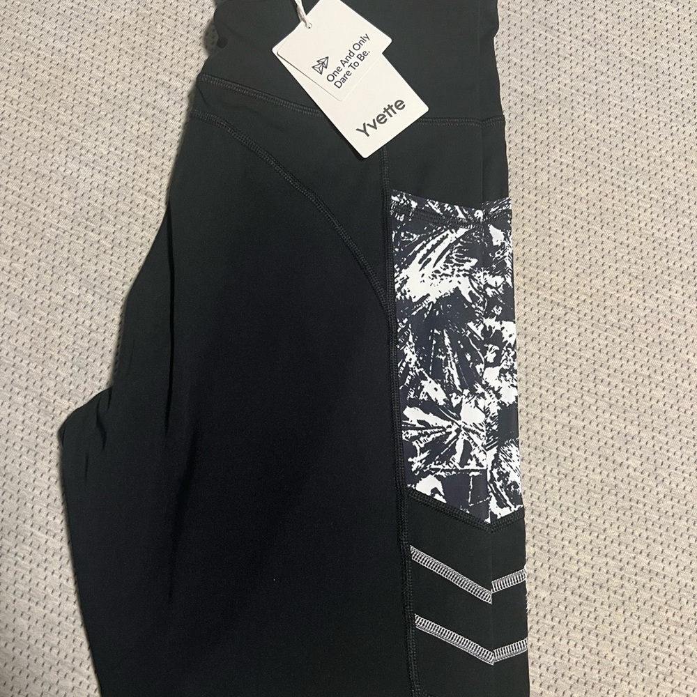 Ladies Yvette Workout Leggings with Patterned Accent